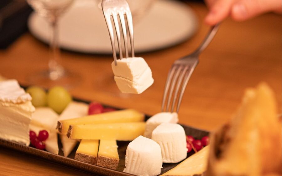 Paris: Apéro Wine and Cheese Tasting Experience - A one-hour tasting built around three pairings