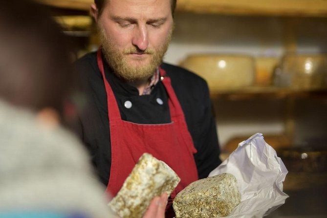 Paris Art of Pairing Cheese and Wine Tasting in a Cheese Cellar - Entering the cheese world on Île Saint-Louis