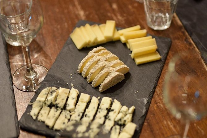 Paris Art of Pairing Cheese and Wine Tasting in a Cheese Cellar - The guides make the difference