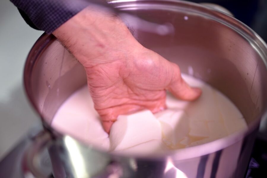 Paris: Butter and Cheesemaking Workshop - Churning your own traditional butter