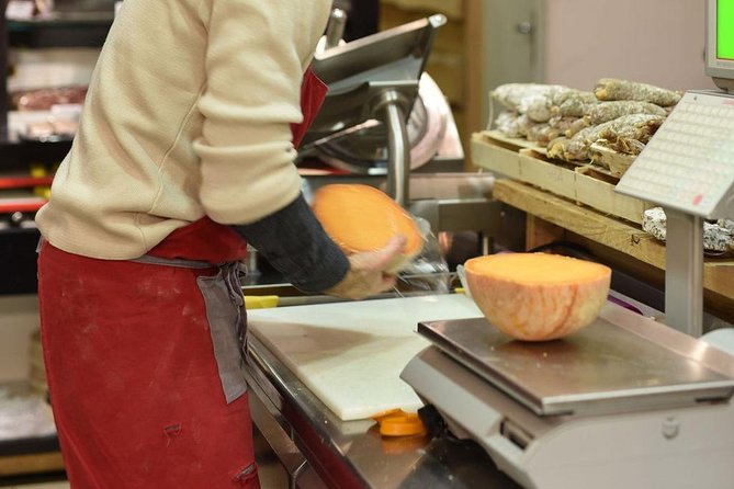 Paris Cheesemaking Workshop including Wine and Cheese Tasting with an Expert - Why the group size matters
