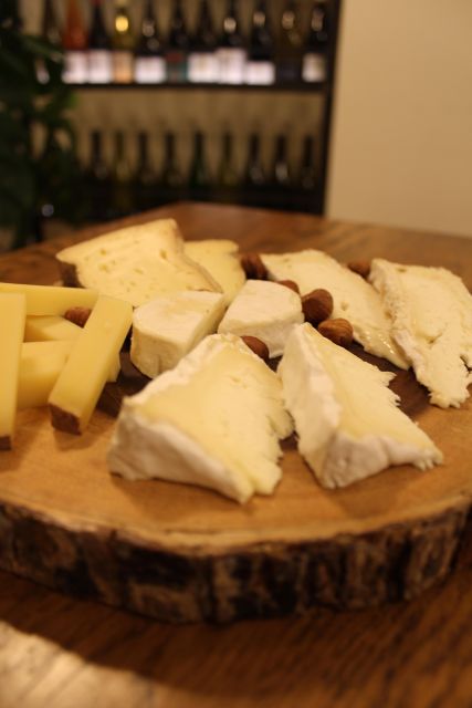 Paris: French Wine and Cheese Guided Tasting - Why this tasting works better than a simple wine flight