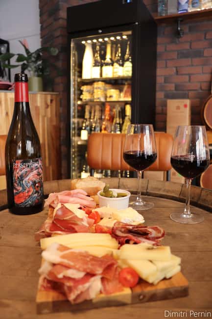 Paris: French wine tasting with cheeses and charcuterie - Four French regions in four glasses