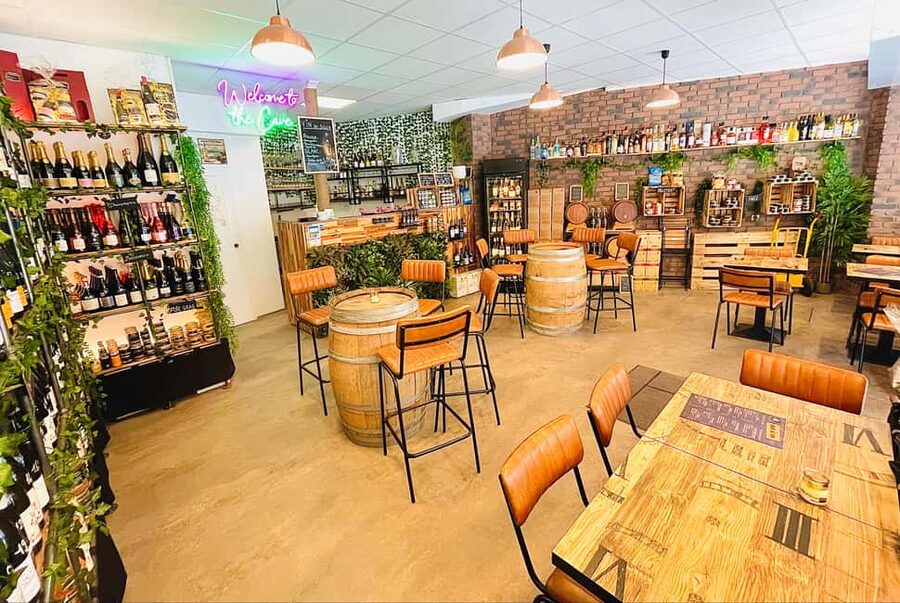 Paris: French wine tasting with cheeses and charcuterie - The food pairing is more than a side dish