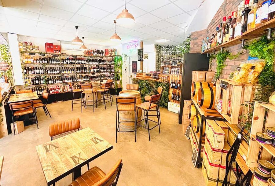 Paris: French wine tasting with cheeses and charcuterie - Who will enjoy this most