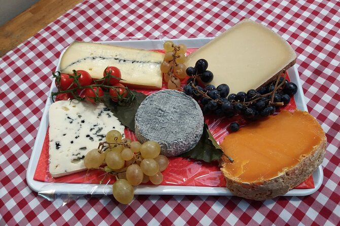 Paris Le Marais Food Tour With 10+ Tastings, Cheese, Wine & More - Medieval houses at 11 Rue François Miron