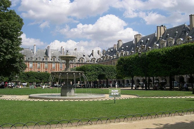Paris Le Marais Historical Walking Tour with Wine and Cheese Tasting - Mansions, museums, and the old marshes