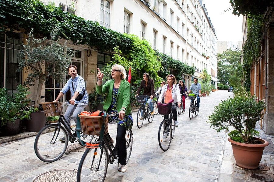 Paris Marais Bike Tour with Cheese & Sweet Tastings - Why a bike is a smart way to meet the Marais