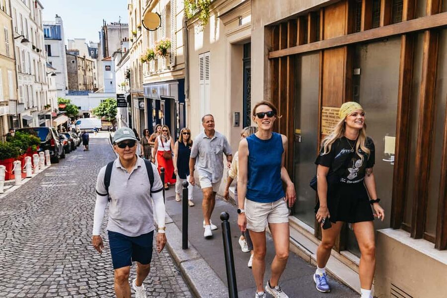 Paris: Montmartre Cheese, Wine & Pastry Guided Walking Tour - Cheese and wine with time to sit