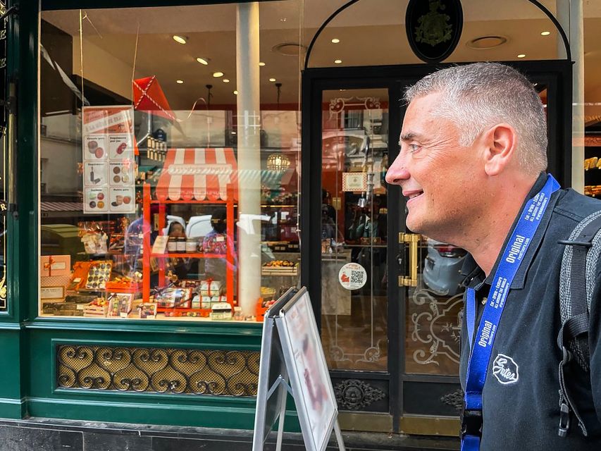 Paris: Montmartre Cheese, Wine & Pastry Guided Walking Tour - Montmartre beyond the postcard