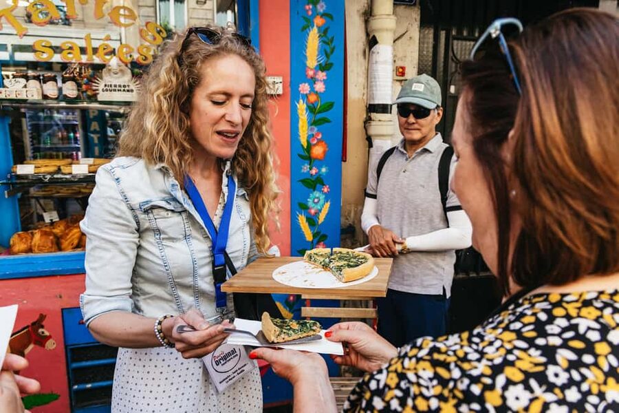 Paris: Montmartre Cheese, Wine & Pastry Guided Walking Tour - Place du Tertre and the artists’ Montmartre