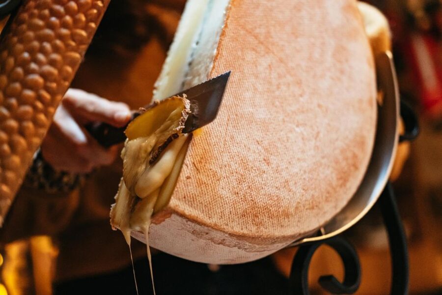 Paris: No Diet Club - Winter Unlimited Cheese Tour ! - Why the raclette format works so well