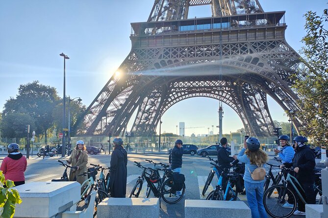 Paris : Private electric bike tour with wine and cheese tasting - Eiffel Tower and the grand west bank sights