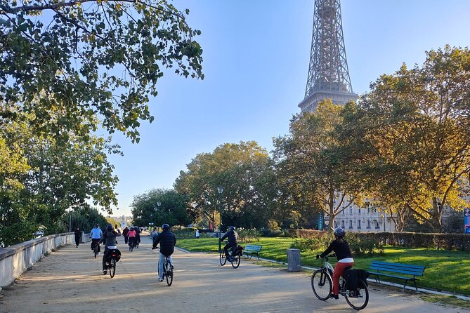Paris : Private electric bike tour with wine and cheese tasting - Place de la Concorde and Paris’s grand avenues