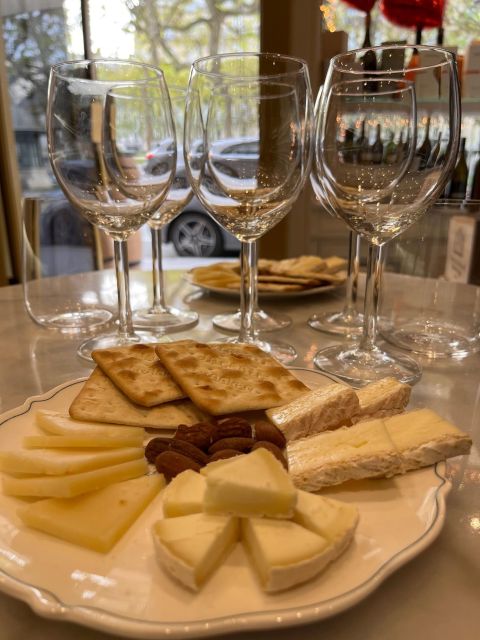 Paris: Tasting of 3 Wine and 3 Cheese - Who will enjoy this most?