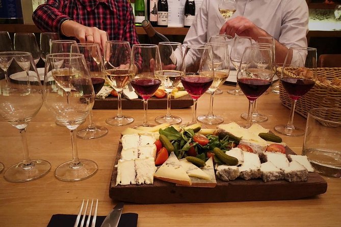 Paris - Ten Wines and Ten Cheeses Tasting in a Royal Cellar - What happens during the two-hour session