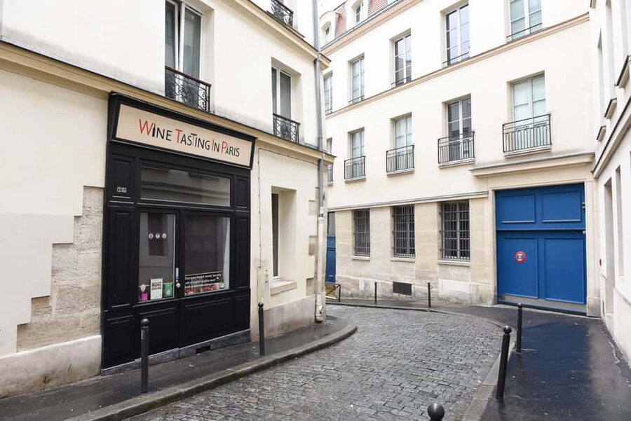 Paris: Wine and Cheese Pairing - The sommelier-led teaching style