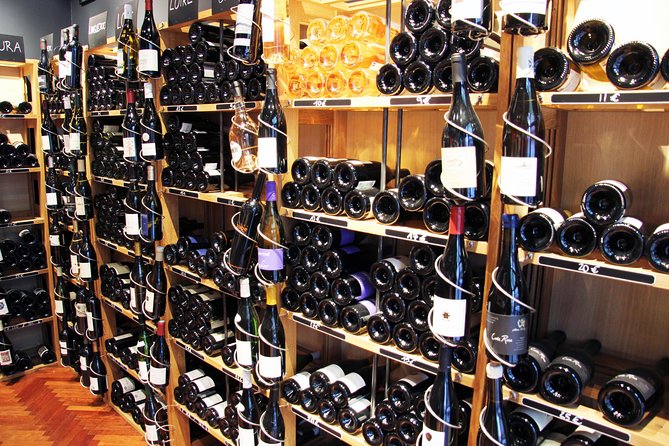 Paris Wine and Cheese Tastings Class near Le Marais - Tasting the red and white wines