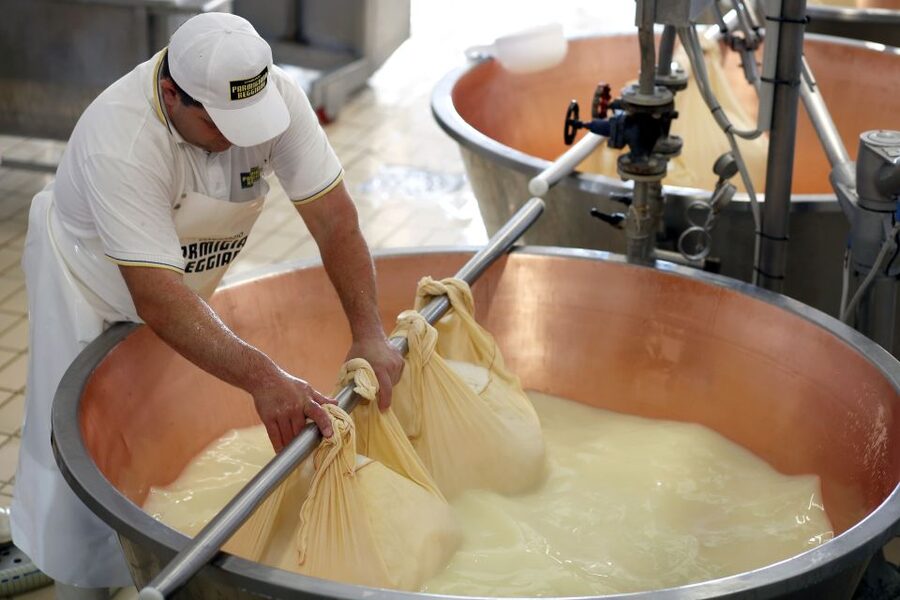 Parma: Parmigiano Reggiano Farm Tour & Tasting with Transfer - Leaving Parma from the NH hotel
