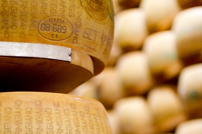 Parmigiano Reggiano & Aceto Balsamico tour with lunch - Learning the secrets of Traditional Balsamic Vinegar