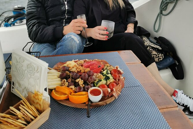 Porto: Wine and cheese tasting on a sailboat on the Douro River - Why a Douro sailboat is a smart way to see Porto