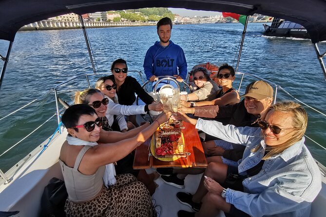Porto: Wine and cheese tasting on a sailboat on the Douro River - Leaving Marina da Afurada for the Arrábida Bridge