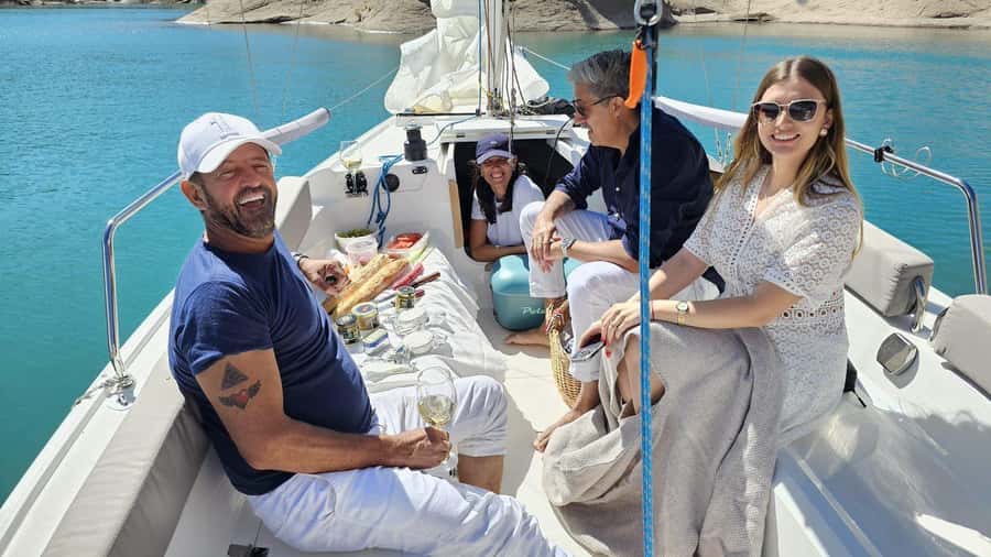 Potrerillos Lake Sailing Tour with Wine and Cheese - Boarding the Eight-Passenger VÃIU