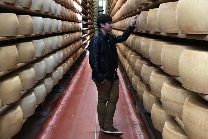 Private Day Tour & Lunch: Parmesan, Wine, and Vinegar Tasting - Driver service and the importance of communication