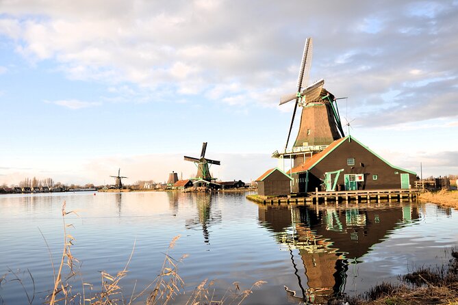 Private Guided Highlights of Holland Tour with Cheese Tasting - Lunch beside Volendam’s harbor