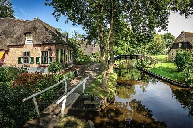 Private tour to Giethoorn, the Windmills, Cheese from Amsterdam - Giethoorn by boat and on foot