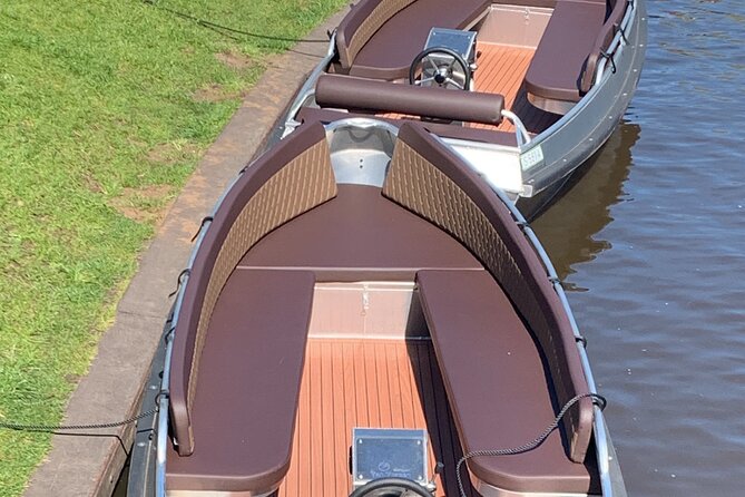 Private tour to Giethoorn, the Windmills, Cheese from Amsterdam - What private transport changes