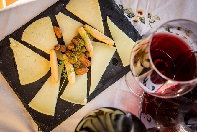 Santiago de Compostela: Cheese and Wine Tasting Experience - A local food lesson, not just a plate of samples