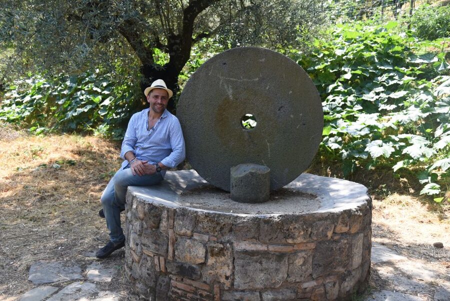 Sorrento: Farm Tour with Cheese Tasting & Pizza Making Class - What the four-hour schedule feels like