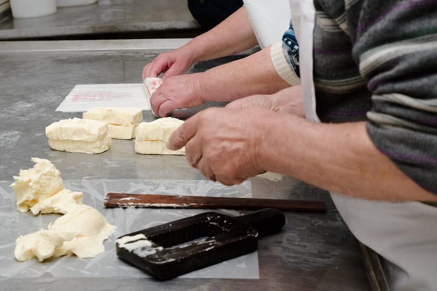Sorrento: mozzarella cheese workshop in Vico Equense - The role of Tortorella in the experience