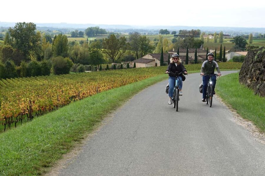 St. Emilion: Half Day E-Bike & Wine Tour with Wine & Cheese - Why an e-bike is the right way to see Saint-Émilion