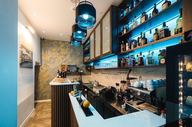 Taste of Malta Wine & Cheese Experience in Historic Valletta - How much food do you receive?