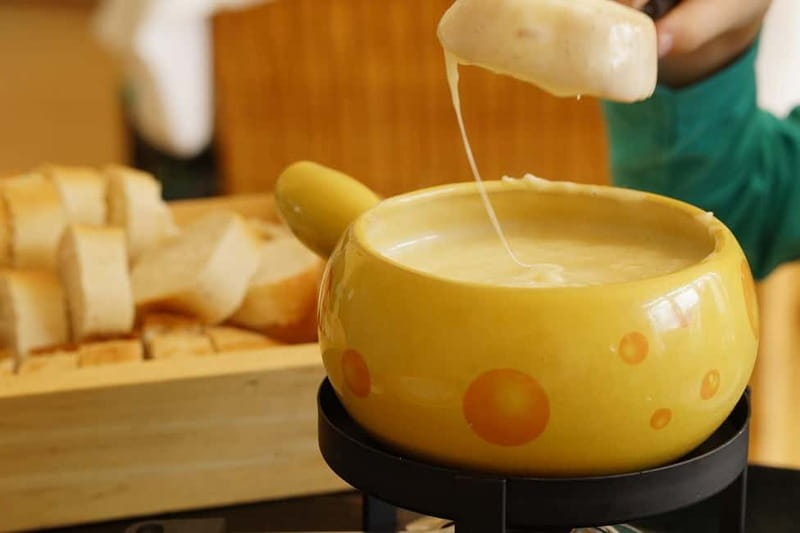 Traditional Swiss Dinner: Cheese Fondue, Appetizers/Dessert - Arriving at the Loogstrasse meeting point