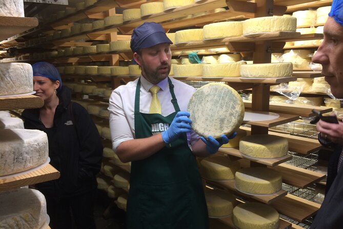 Vineyard & Cheesemaker Bus Tour of Sussex - Bluebell Vineyard Estates: a slower final tasting