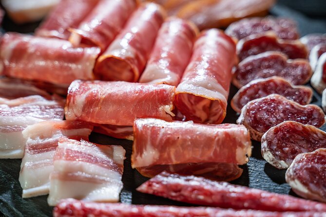 Visit and wine tasting with sausage and BODEGA PIRINEOS cheese - Key points at a glance