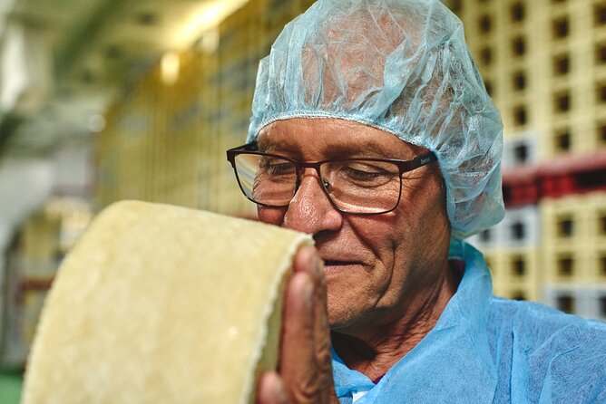 Visit La Antigua Cheese Factory (Cheese Tourism) - What Elena and Estefanía Add to the Visit
