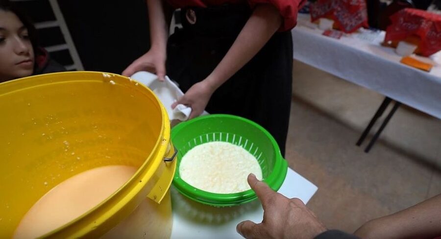 Volendam: 2.5-Hour Cheesemaking Workshop & Clog Making Tour - What you actually make at Simonehoeve