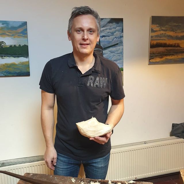 Volendam: 2-Hour Clogmaking Workshop and Cheese Tour - What the two-hour schedule really means