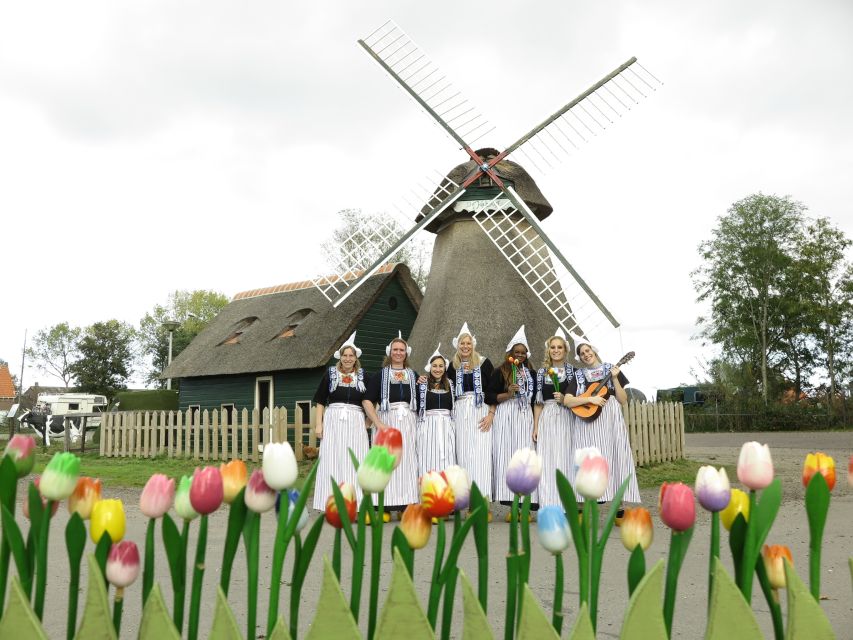 Volendam: Traditional Costume Photo with Cheese & Clog Tour - Dressing up at Simonehoeve near Volendam