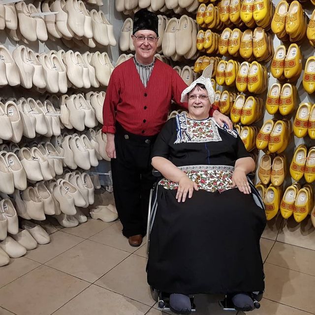 Volendam: Traditional Costume Photo with Cheese & Clog Tour - Is $11 a good price?