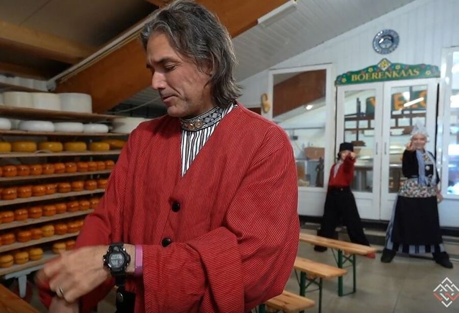 Volendam: Traditional Costume Photo with Cheese & Clog Tour - Who will enjoy this experience most?
