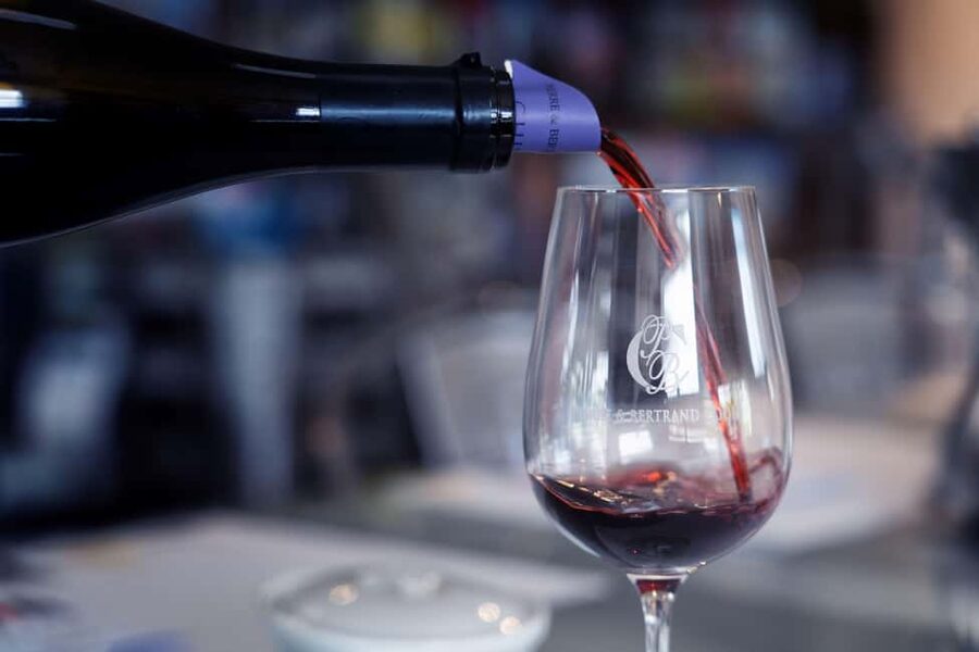 Wine and Cheese experience - Language, group size, and access