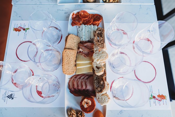 Wine and Cheese Tasting Lunch in Portuguese Wine Bar - The six-wine pace and what it means for you