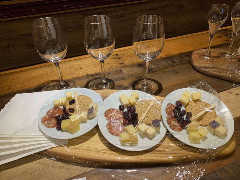 Wine & Cheese Afternoon Wine Tours in NOTL - The ride from Niagara Falls or Niagara-on-the-Lake