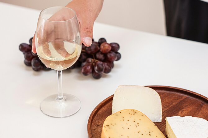 Wine & Cheese in Montmartre: A True Taste of France 6-ppl Max - Place du Tertre, where art is still on display
