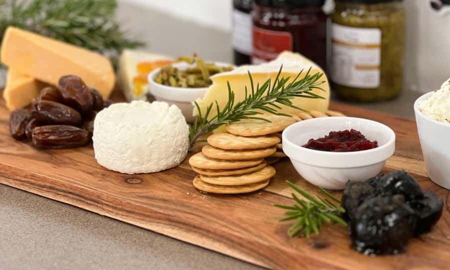 Yarra Valley Full Day Grazing Tour: Gin, Wine, Pizza, Cheese - A useful hour in Healesville